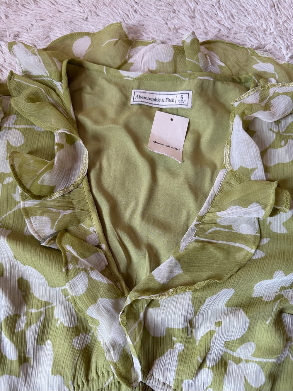 NWT Abercrombie & Fitch green floral blouse long sleeves and ruffle  size S - Picture 6 of 6